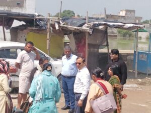 Lucknow News मुख्य चिकित्सा अधिकारी  ने फैजुल्लागंज क्षेत्र का भ्रमण कर स्वास्थ्य व्यवस्थाओं का लिया जायजा